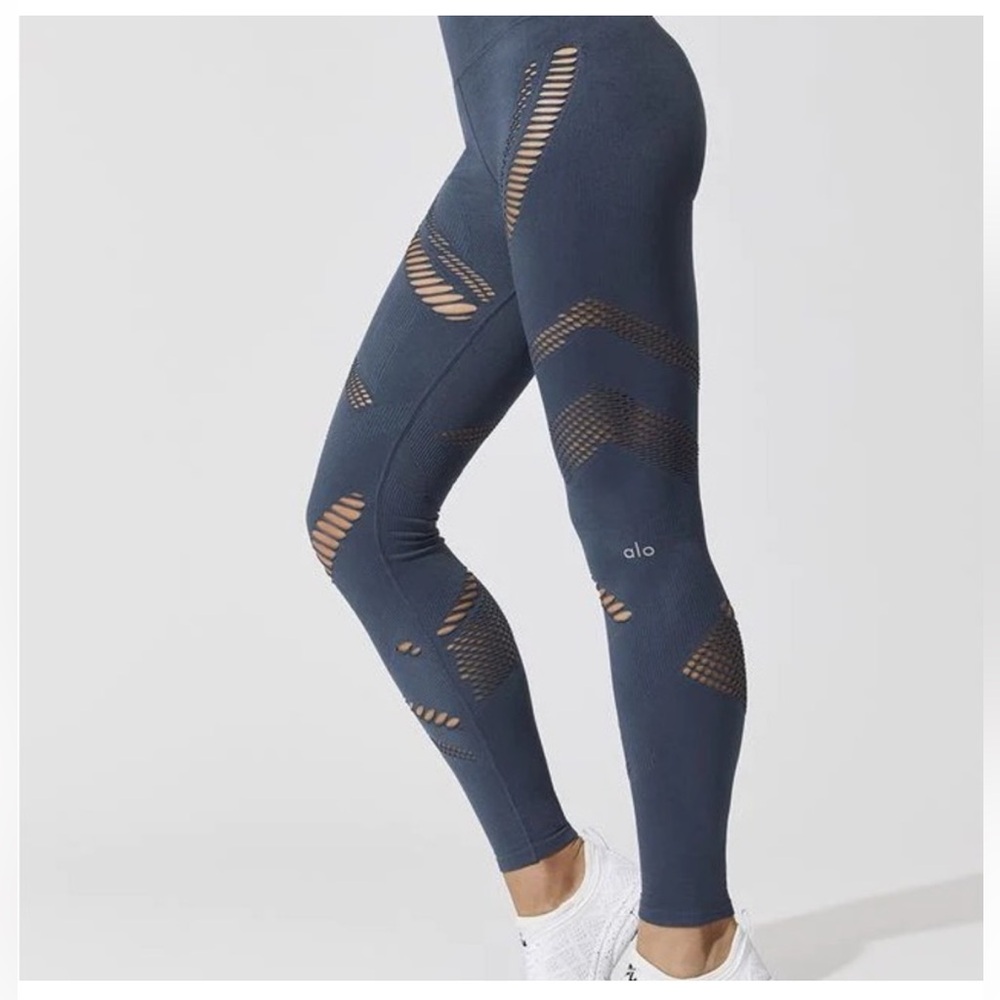 Alo Yoga High Waist Seamless Radiance Legging in Indigo - Medium